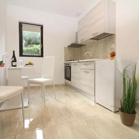 Paradise Apartment *